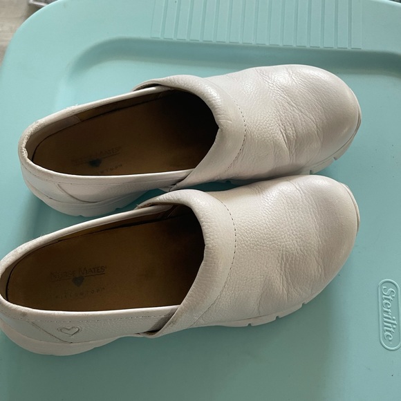 Nurse Mates nursing shoe - Picture 2 of 3